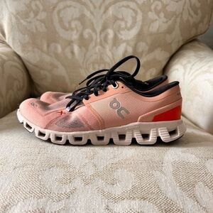 On Cloud, like new, size 7.5